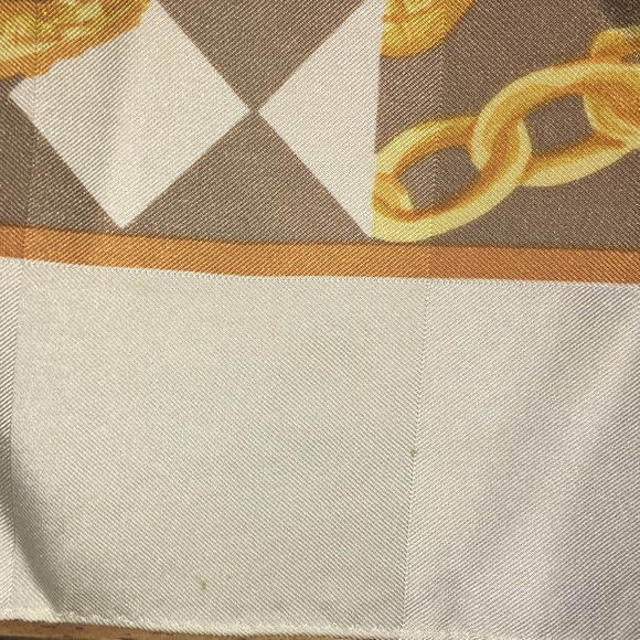 Carlos Falchi scarf - Picture 4 of 5